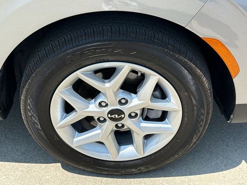 Used 2025 Kia Soul LX w/ LX Technology Package FWD image 30