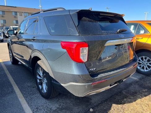Used 2022 Ford Explorer XLT w/ Equipment Group 202A image 4