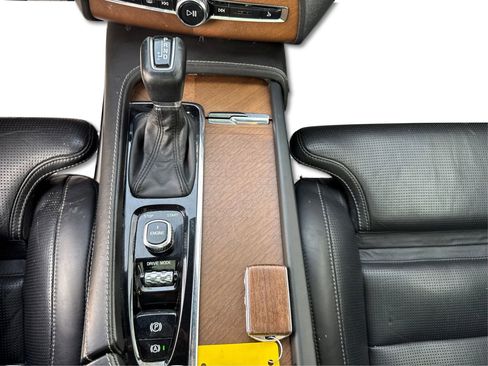 Used 2017 Volvo XC90 T6 Inscription w/ Vision Package image 19