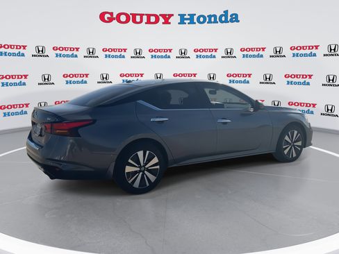 Used 2020 Nissan Altima 2.5 SV image 9
