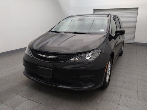 Used 2022 Chrysler Voyager LX FWD image 15