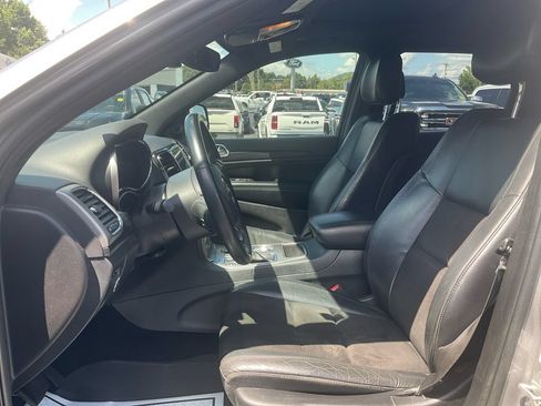 Used 2019 Jeep Grand Cherokee Altitude AWD/4WD image 16