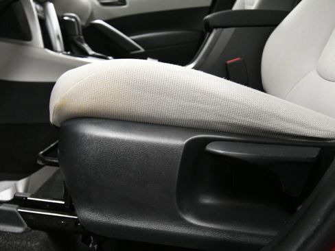 Certified 2022 Toyota Corolla Cross LE image 11