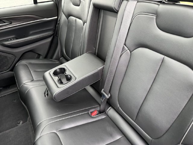 Used 2024 Jeep Grand Cherokee Limited AWD/4WD image 14