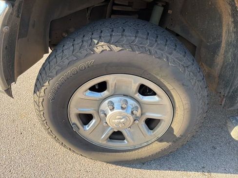 Used 2018 RAM 2500 Tradesman w/ Chrome Appearance Group image 11