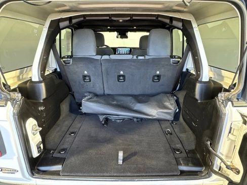 Certified 2025 Jeep Wrangler Unlimited Rubicon AWD/4WD image 43