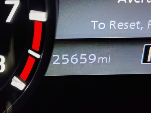 Used 2024 Nissan Frontier SV image 2