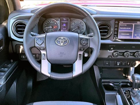 Used 2020 Toyota Tacoma TRD Sport image 7