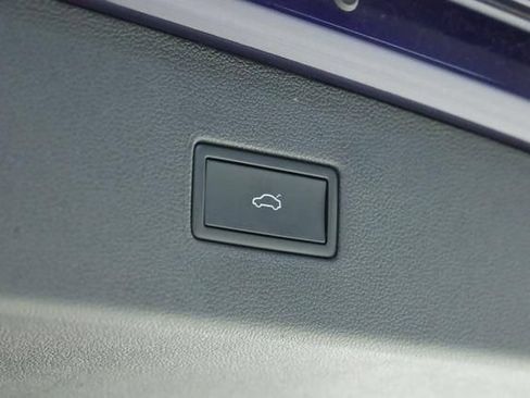 Certified 2024 Volkswagen Tiguan SE w/ Panoramic Sunroof Package FWD image 40
