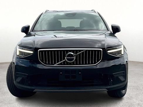 Used 2024 Volvo XC40 B5 Core AWD/4WD image 4