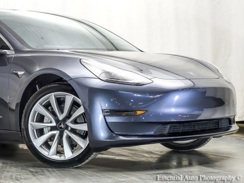 Used 2020 Tesla Model 3 Standard Range image 3