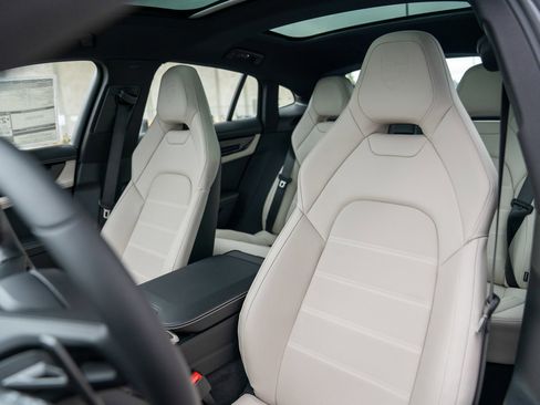 New 2026 Porsche Panamera image 5