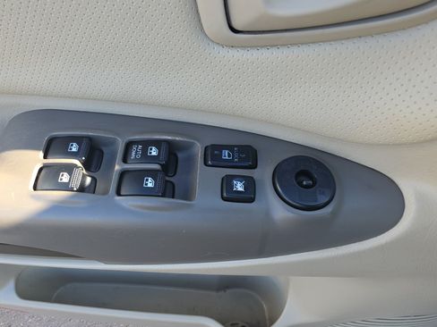 Used 2008 Hyundai Tucson Limited FWD image 11