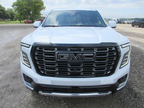 New 2026 GMC Yukon Denali Ultimate AWD/4WD image 10
