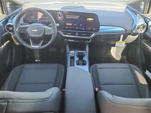 New 2026 Chevrolet Equinox EV LT image 16