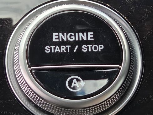 Used 2025 Mercedes-Benz GLC 300 4MATIC image 39