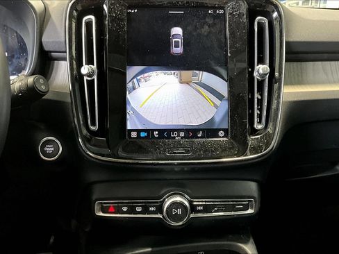 Used 2023 Volvo XC40 B5 Ultimate AWD/4WD image 16