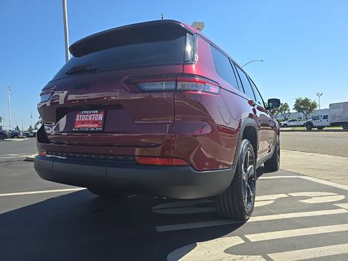 New 2025 Jeep Grand Cherokee L Altitude image 10