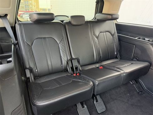 Used 2020 Ford Expedition Platinum image 34