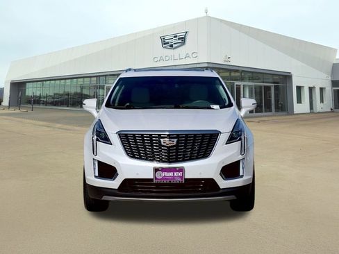 Used 2021 Cadillac XT5 Premium Luxury image 2