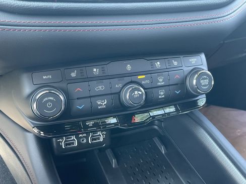 Used 2025 Dodge Durango R/T image 35