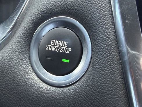 Used 2023 Chevrolet Traverse RS FWD image 28