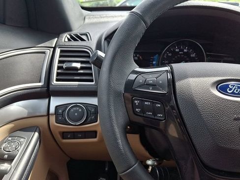 Used 2017 Ford Explorer XLT w/ Equipment Group 202A AWD/4WD image 21