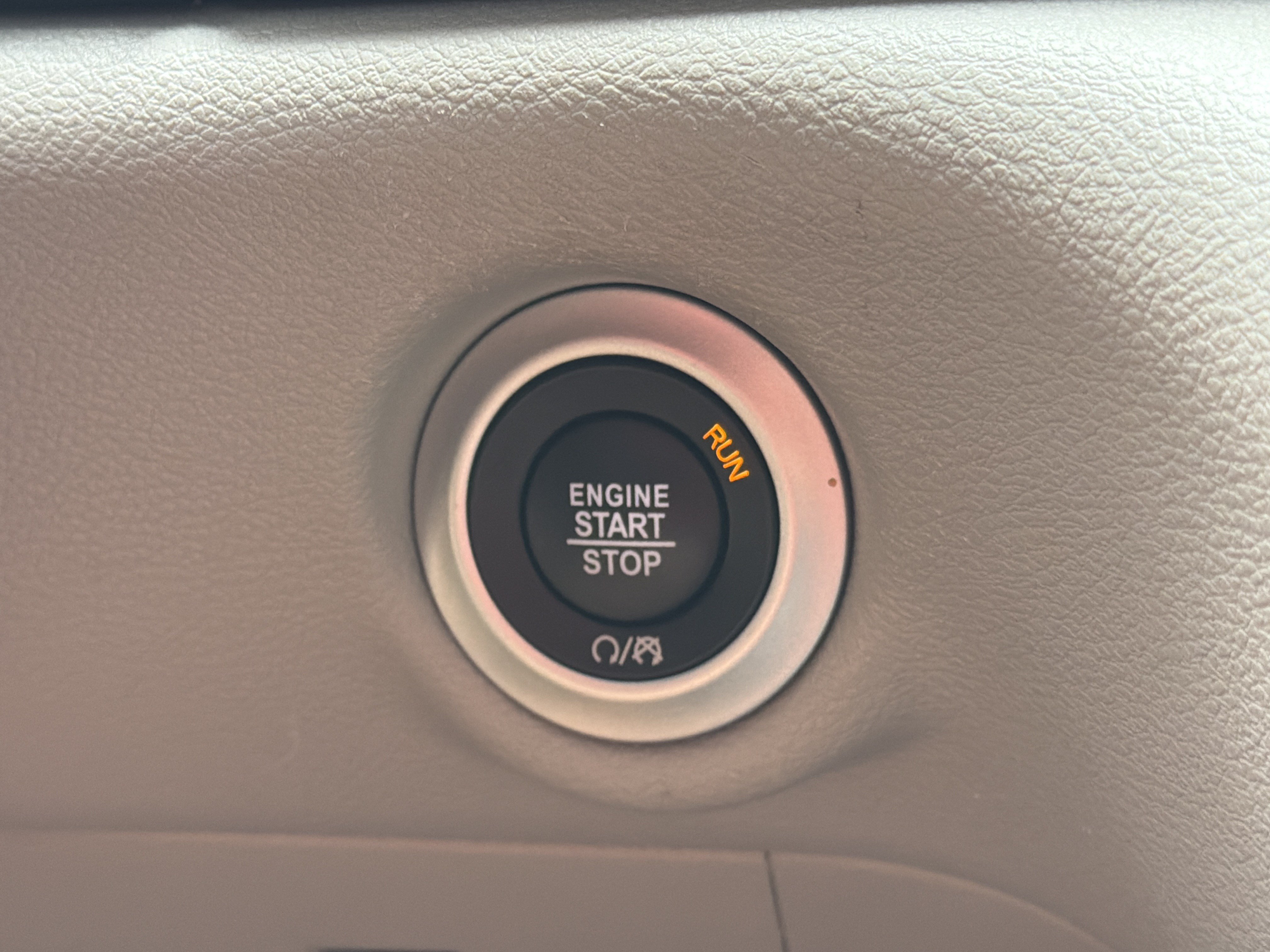 Used 2024 Chrysler Pacifica Touring-L FWD image 11