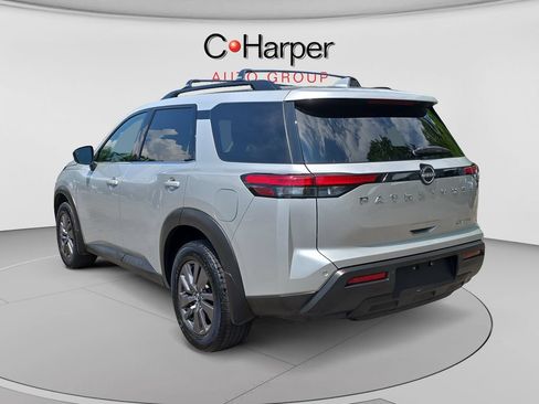 Used 2023 Nissan Pathfinder SV w/ Lighting Package (N92) AWD/4WD image 5