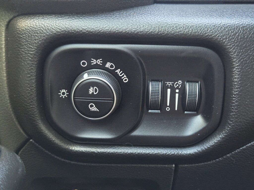 Used 2025 RAM 1500 Big Horn AWD/4WD image 16