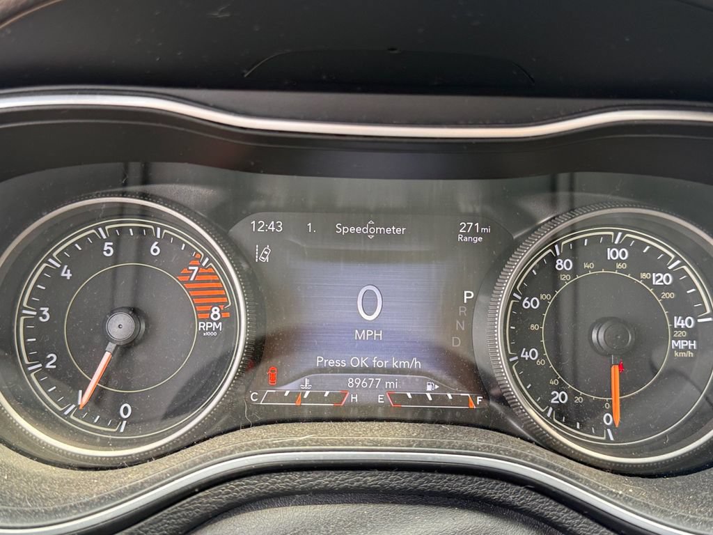 Used 2019 Jeep Cherokee Trailhawk AWD/4WD image 14