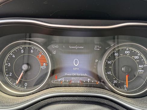 Used 2019 Jeep Cherokee Trailhawk AWD/4WD image 14