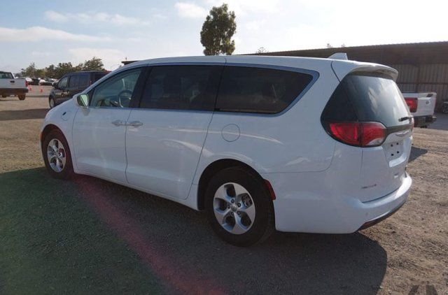 Used 2019 Chrysler Pacifica Touring Plus FWD image 3