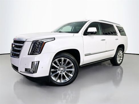 Used 2020 Cadillac Escalade Premium Luxury image 3
