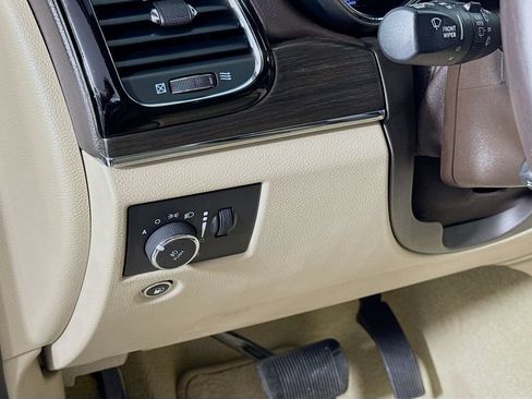 Used 2020 Jeep Grand Cherokee Overland AWD/4WD image 10