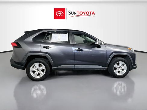 Used 2019 Toyota RAV4 XLE FWD image 2