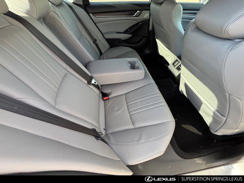 Used 2018 Honda Accord Touring image 14