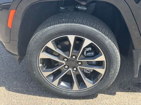 New 2024 Jeep Grand Cherokee Overland w/ Advanced Protech Group III AWD/4WD image 12