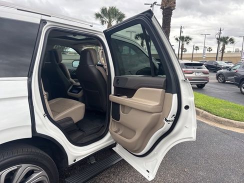 Used 2023 Lincoln Navigator Reserve image 12