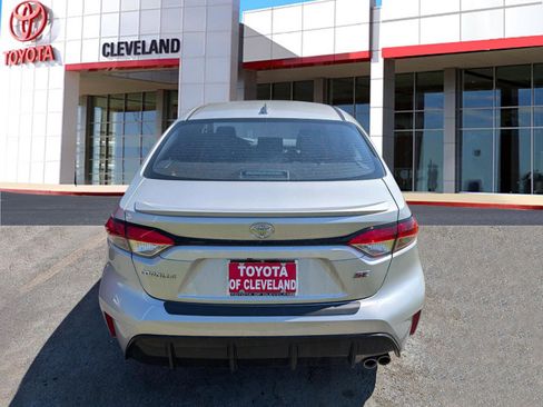 Used 2024 Toyota Corolla SE w/ SE Premium Package image 6