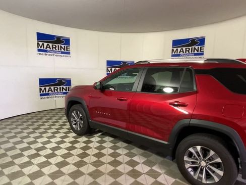 Used 2025 Chevrolet Equinox LT w/ Convenience Package II FWD image 8