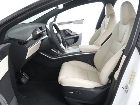 Used 2024 Tesla Model X Plaid image 33