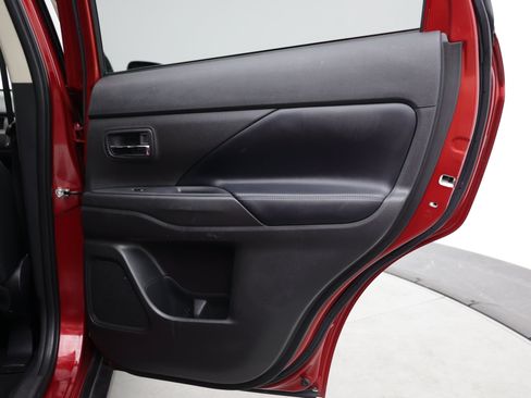 Used 2020 Mitsubishi Outlander SEL AWD/4WD image 36