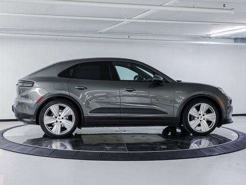 New 2025 Porsche Macan Electric image 8