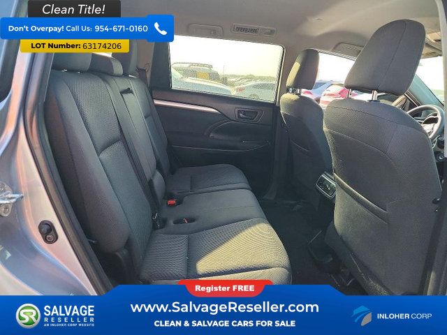 Used 2016 Toyota Highlander LE FWD image 13
