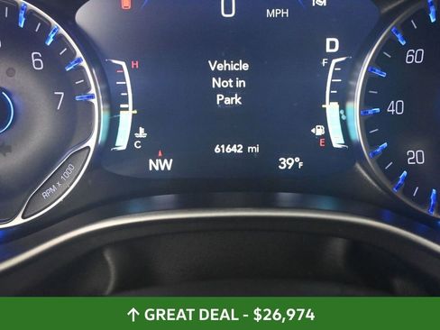 Used 2024 Chrysler Pacifica Touring-L image 39