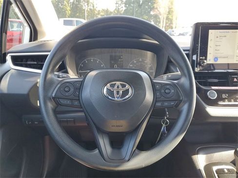 Used 2025 Toyota Corolla LE image 25