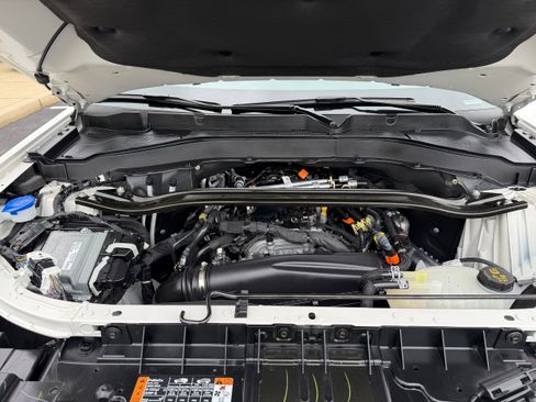 Certified 2025 Ford Explorer Platinum w/ LUX Leather Package image 14