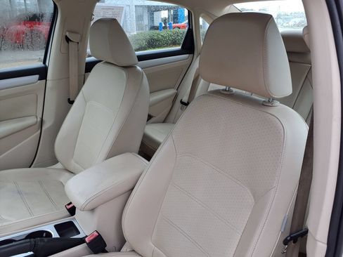 Used 2013 Volkswagen Passat 2.5 SE FWD image 30