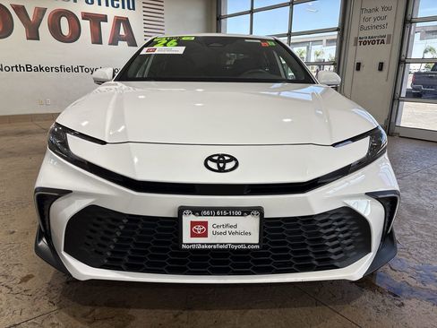Used 2026 Toyota Camry SE FWD image 5